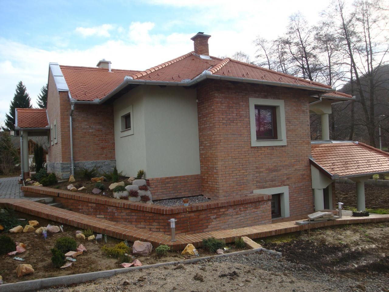 Épületek